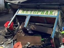 Pria di Depok Mengamuk dan Hancurkan Gerobak Ketoprak Akibat Kurang Bayar. 