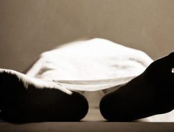 Kakek 75 Tahun Ditemukan Meninggal Dunia dalam Posisi Tertidur di Jembatan Cinta Bogor. 