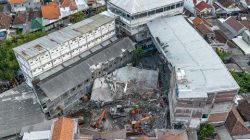 Tim SAR Pasang Penyangga Sokong Gedung Miring Ponpes Al Khoziny.