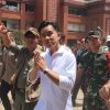 Gibran: Terima Kasih Roy Suryo dan dr Tifa, Sudah Ziarah ke Makam Kakek dan Nenek Saya