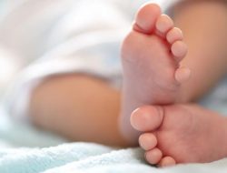 Geger Bayi Perempuan Baru Lahir Ditemukan Warga di Dalam Masjid Bogor.