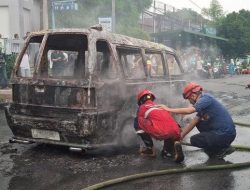 Angkot Terbakar Saat Tunggu Penumpang di Halte Stasiun Bogor, Sopir Terluka