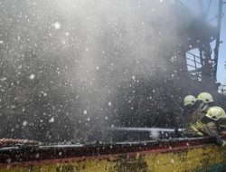 Kapal Tanker Meledak dan Terbakar di Batam, 10 Pekerja Tewas.