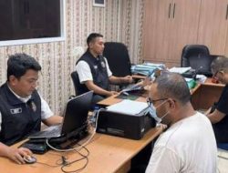 Debt Collector Rampas Mobil Taksi Online yang Antar Jemaah Umrah di Bandara Soetta. 