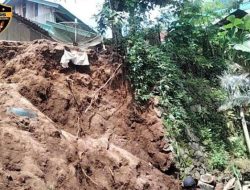 Hujan Deras Picu Longsor di Kaliwiro Wonosobo, Timpa Senderan Rumah hingga Tutup Jalan