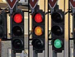 Lampu Merah Berbasis AI Diuji Coba di Pasteur Kota Bandung. 