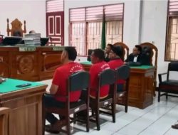 Hakim tolak eksepsi empat debt collector terdakwa perampasan mobil di Medan.
