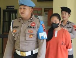 Detik-detik Wanita Berkerudung Cokelat Curi Uang di Lapak Ayam Potong Wonosobo, Ternyata Residivis