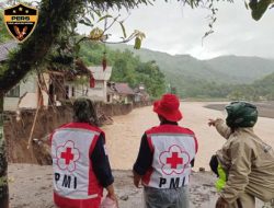 Banjir Cidadap Sukabumi: 75 KK Mengungsi, Puluhan Rumah Hanyut.