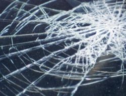 Mobil Boks Terbalik di Tol Jagorawi, Usai Pecah Ban 