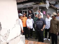 Bupati Subang Tinjau Lokasi Tanah Bergerak Di Cipunagara, Pastikan Pemerintah Hadir Hingga Pelosok Subang.